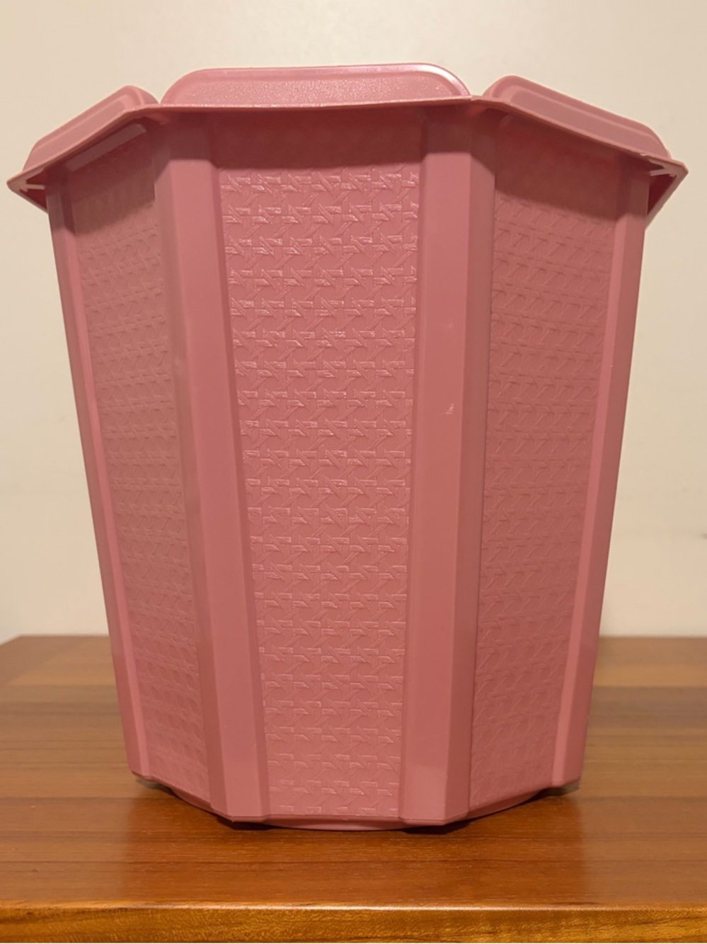 Rubbermaid Octagon Trash Garbage Can Waste Basket Pink Vintage